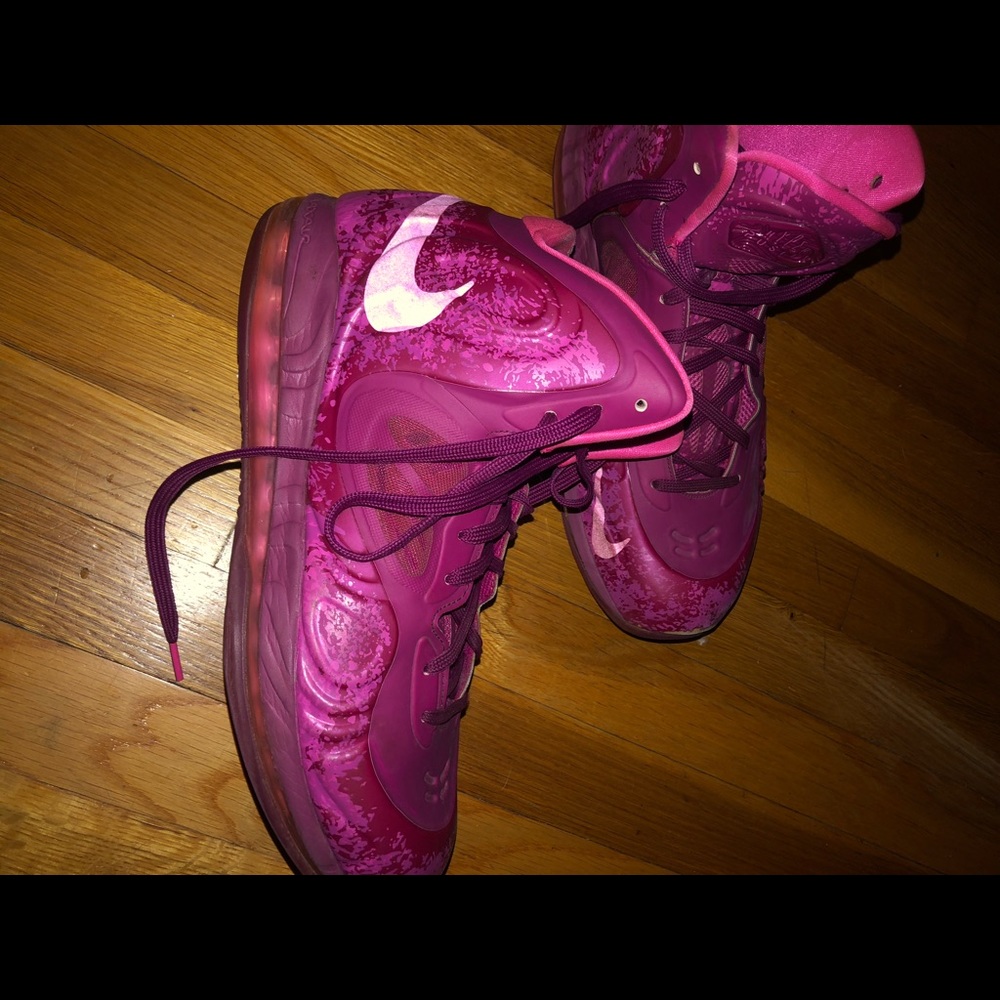 Nike pink hyperposite